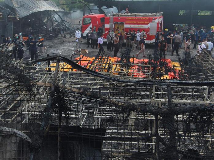 Потужний вибух на заводі феєрверків в Індонезії: 47 загиблих, десятки поранених (ВІДЕО)