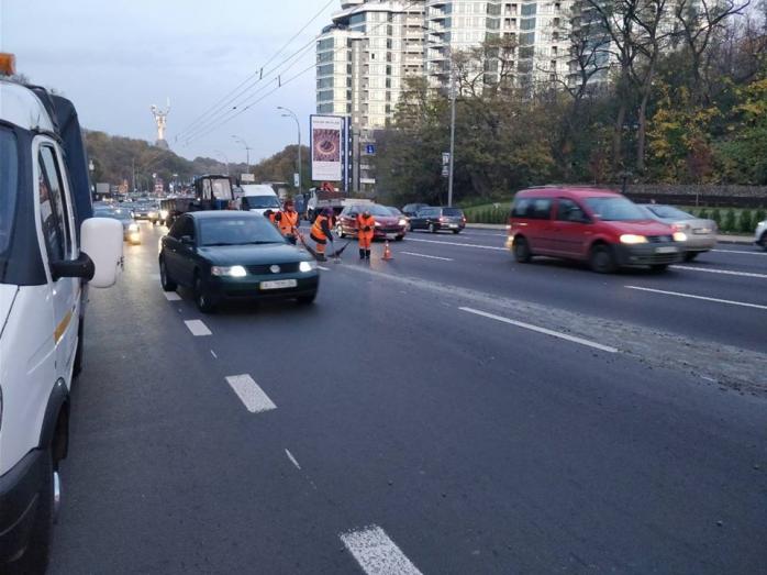 В «Киевавтодоре» выяснили, почему портятся новые дороги (ФОТО)