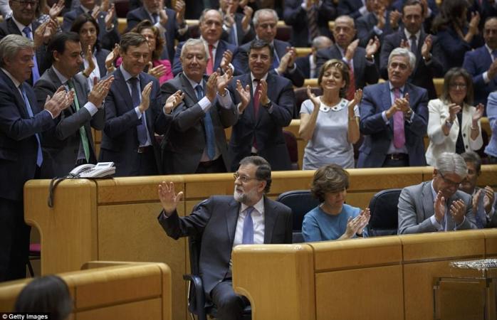 «Альтернативи не існує»: прем’єр Іспанії офіційно попросив Сенат обмежити автономію Каталонії (ФОТО)