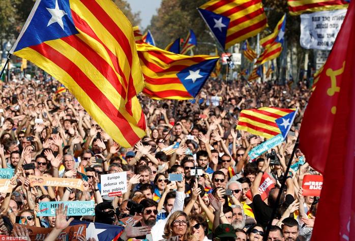 Іспанія пропонує екс-лідеру Каталонії брати участь у нових виборах