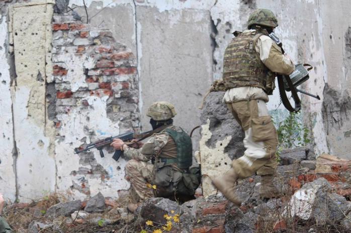 Війна на Донбасі забрала життя військового ЗСУ, є поранені, обстріляно Авдіївку (ВІДЕО)