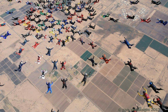 Українські спортсмени взяли участь у встановленні світового рекорду з парашутизму (ФОТО, ВІДЕО)