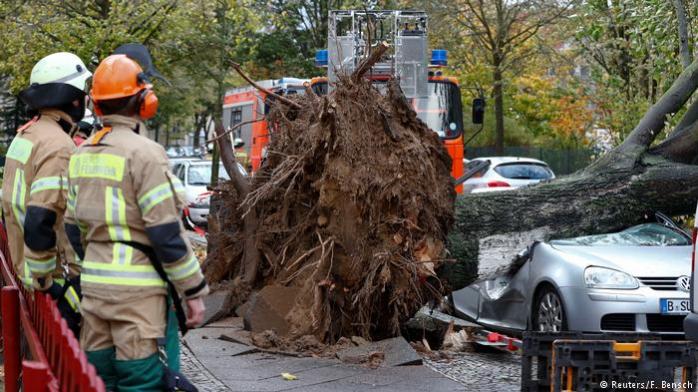Возросло количество жертв урагана «Герварт», бушующего в Европе