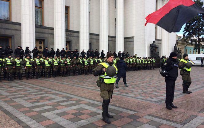 «Охранять хлам не намерены»: Аваков снял оцепление митинга под Радой