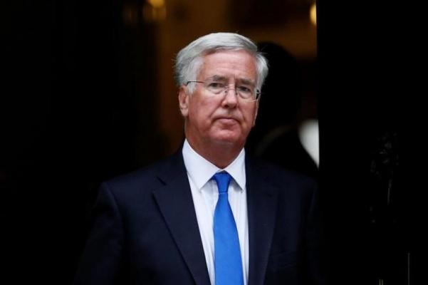 Британский министр обороны ушел в отставку на фоне скандала о сексуальных домогательствах