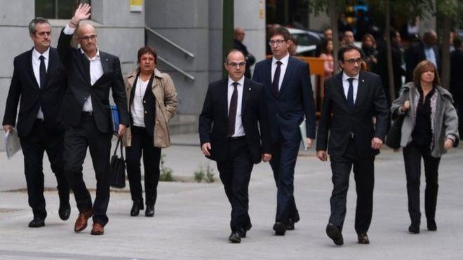 Іспанський суд ув’язнив членів уряду Каталонії, Мадрид вимагає арешту Пучдемона