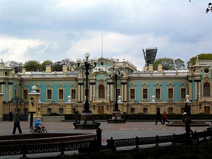 Для Маріїнського палацу в Києві придбають штор на 8 млн грн