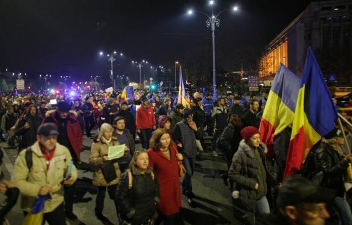 У Румунії почалися масові акції протесту проти судової реформи (ФОТО, ВІДЕО)
