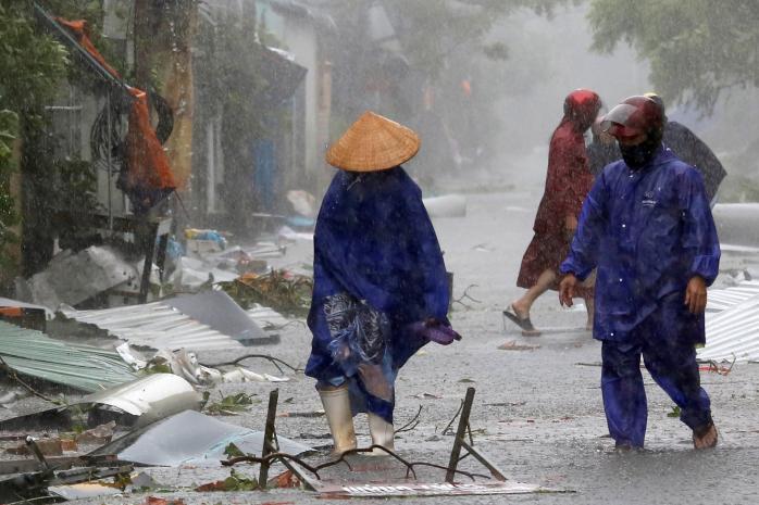 У В’єтнамі найбільш руйнівний за 20 років тайфун «Дамрі» забрав життя 44 людей