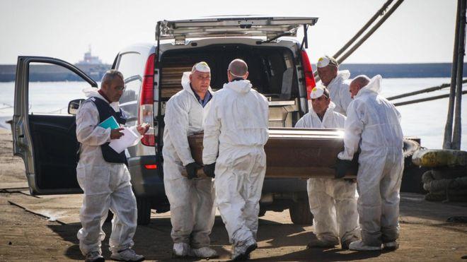 Близ Италии в море обнаружены тела 26-ти девушек