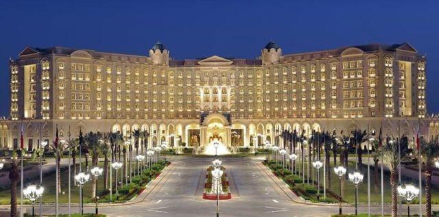 Підозрюваних у корупції саудівських принців утримують у п’ятизірковому готелі (ФОТО, ВІДЕО)