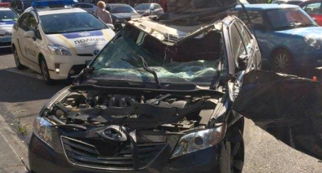 Разбиты пять авто и травмированы люди: в Киеве таксист Uber спровоцировал ДТП (ФОТО, ВИДЕО)