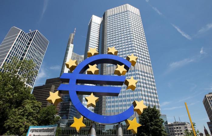 Єврокомісія пророкує рекордне зростання економіки єврозони за останнє десятиріччя