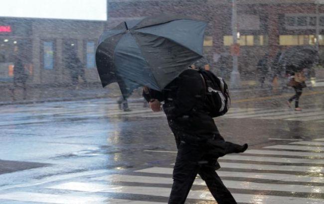 Погода в Украине 13 ноября: синоптики предупреждают о сильных дождях и туманах