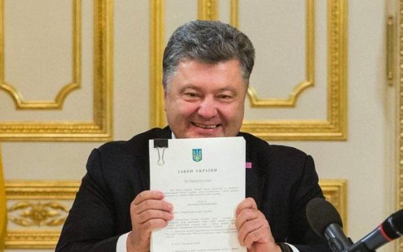 Порошенко подписал закон об отмене конкурсного отбора глав местных администраций