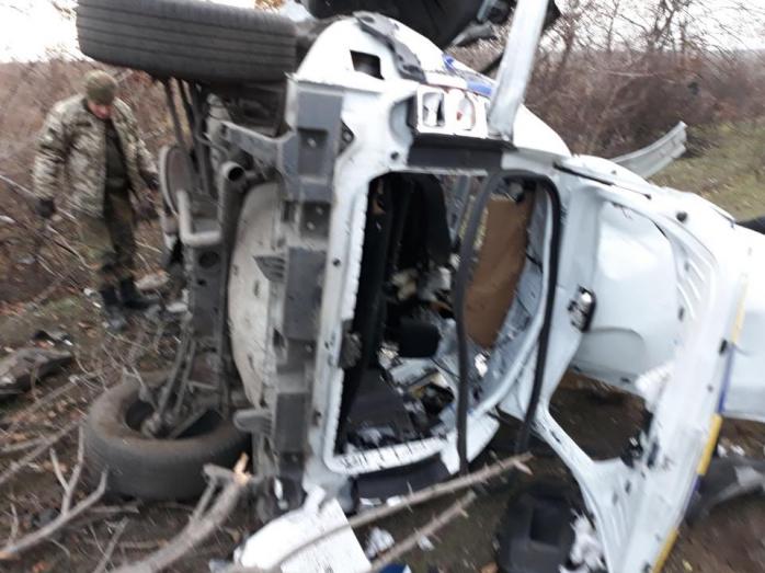 На Донбассе подорвался автомобиль с украинскими полицейскими, один погиб (ФОТО)