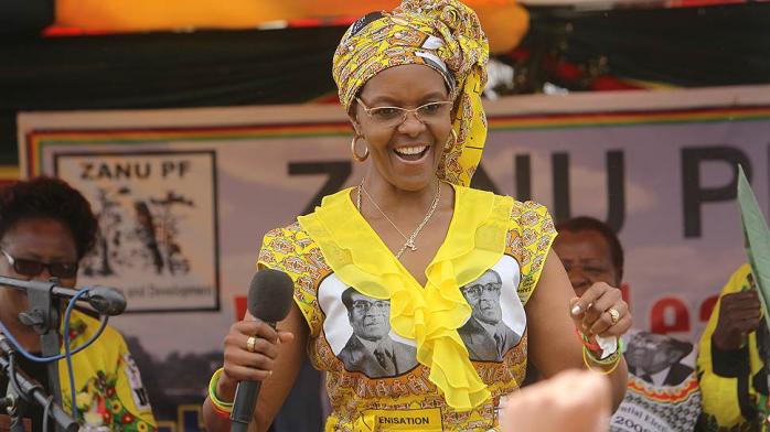 Жене арестованного президента Зимбабве удалось выехать из страны