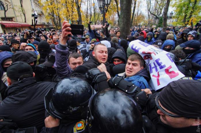Акция в защиту парка в Одессе превратилась в массовую драку с полицией (ФОТО, ВИДЕО)