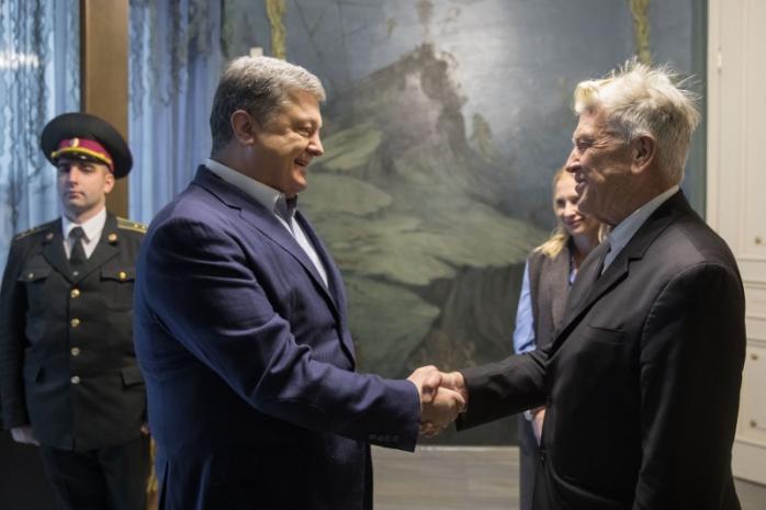 Порошенко предложил создателю «Твин Пикса» снять фильм о войне на Донбассе