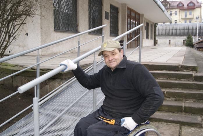 В Тернополе депутат в инвалидной коляске избил двух полицейских (ВИДЕО)