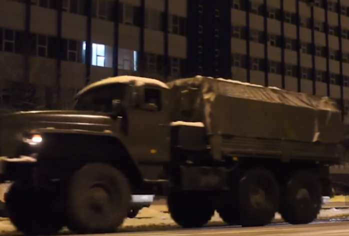 Вооруженные люди разблокировали прокуратуру и часть центра Луганска (ВИДЕО)