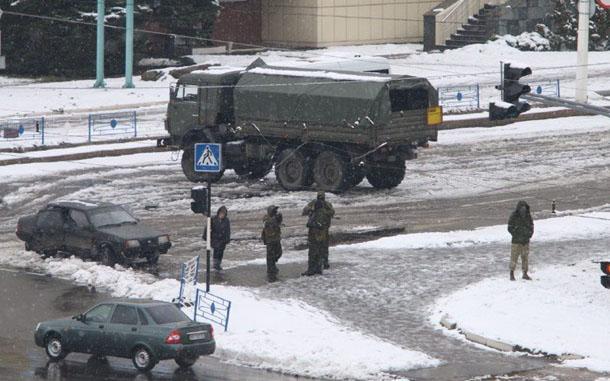 Заблокированный Луганск: в центре оккупированного города ввели проверку документов — СМИ