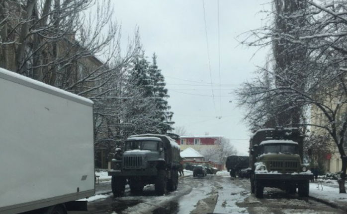 Терористи відігнали бронетехніку з центру Луганська, місто патрулюють 1 тис. військових РФ