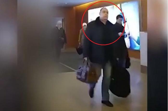 «А я іду, крокую по Москві»: ЗМІ оприлюднили відео з Плотницьким в аеропорту РФ (ВІДЕО)