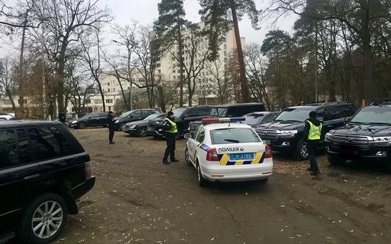 У Києві правоохоронці зірвали сходку кримінальних авторитетів, 66 осіб доправили в поліцейські відділки (ФОТО)