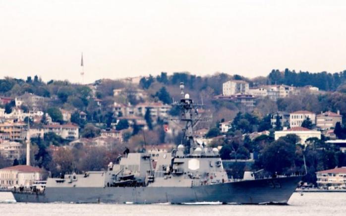 Ракетный эсминец США вошел в акваторию Черного моря (ФОТО)