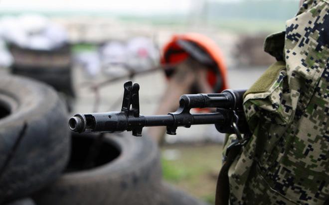На Донбассе боевики атаковали склад ракетно-артиллерийского вооружения, ранен караульный (ВИДЕО, КАРТА)