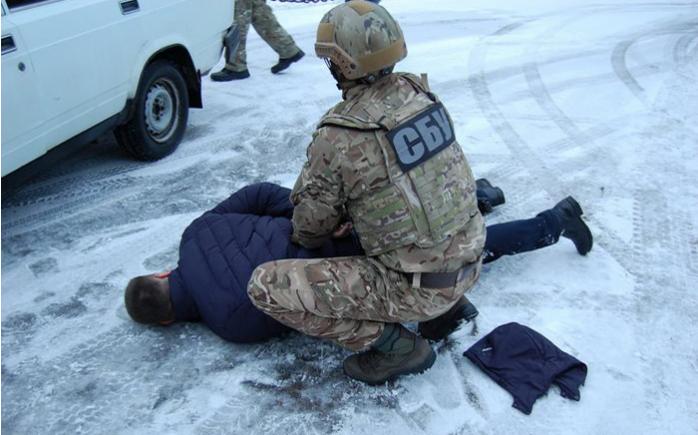 СБУ задержала полицейских в Чернигове. Фото: пресс-центр СБУ