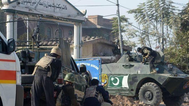 Атака на университет в Пакистане: девять погибших, свыше 30 раненых (ФОТО)