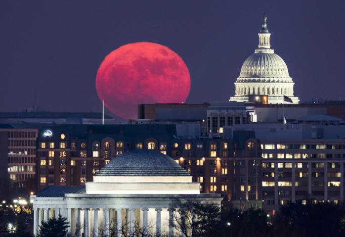 Суперлуние в Вашингтоне, фото: Twitter ЕРА