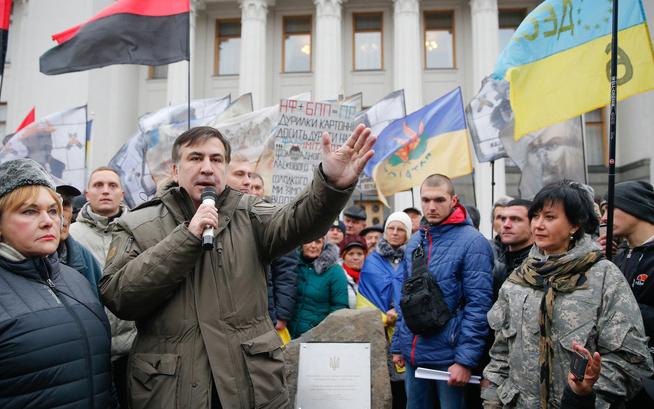 Михайло Саакашвілі під час мітингу під Радою. Фото: Вести