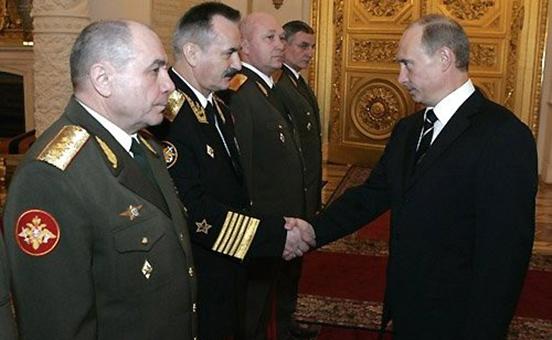 Генерал-полковник Микола Ткачов (перший зліва). Фото: The Insider 