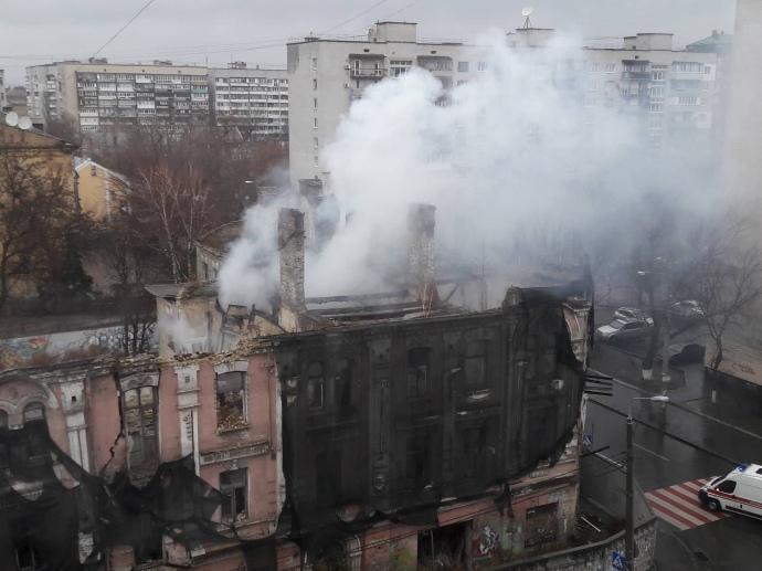 Пожар в доме-памятке. Фото: Елена Рощенко/УП