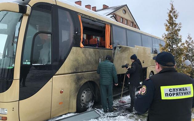 Польский автобус подорвали на Львовщине. Фото: Укринформ