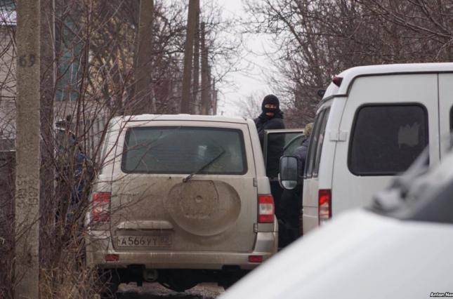 Обыски в Крыму. Фото: Зеркало Недели