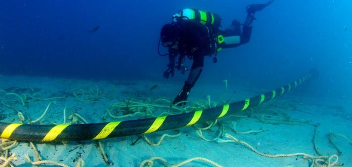 Інтернет-кабель на дні океану, фото: ORAIN
