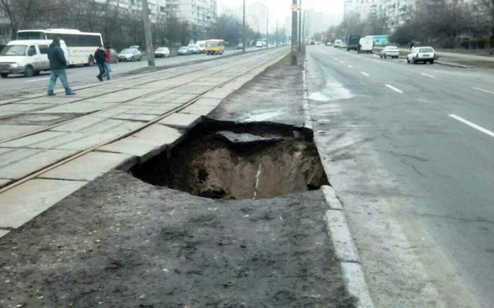 Провал в Киеве. Фото: «Киевводоканал»