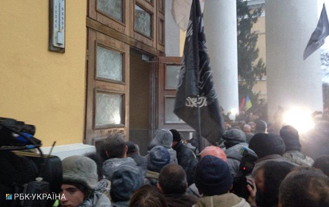 Активісти намагалися штурмувати Жовтневий палац