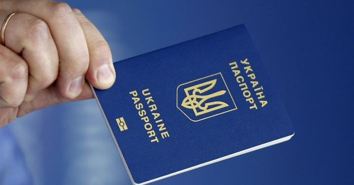 Біометричний паспорт громадянина України. Фото: УНІАН