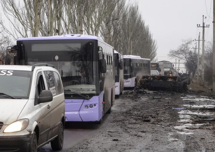 Евакуація жителів Донбасу, фото: LIGA.net