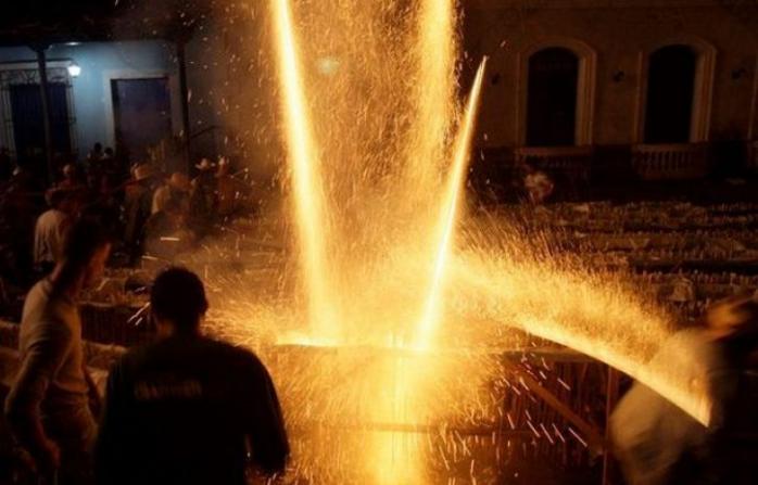 Взрыв на фестивале фейерверков. Фото: cubadebate.cu