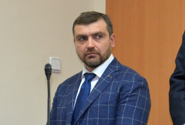 Директора аэропорта «Николаев» задержали при попытке дать взятку главе Николаевской ОГА