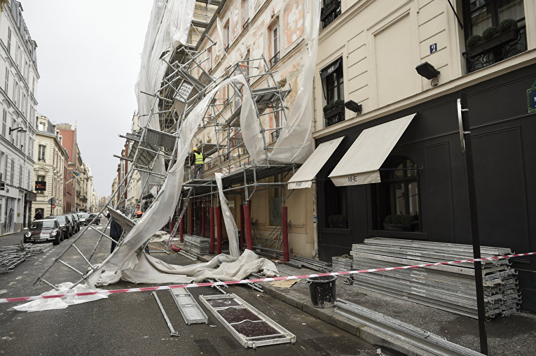 Шторм "Элеанор" во Франции. Фото: AFP