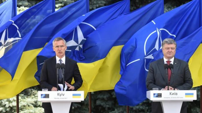 Петр Порошенко и генсек НАТО Йенс Столтенберг. Фото: UA.News