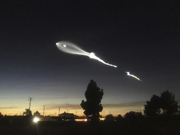 SpaceX не смогла вывести на орбиту секретный военный спутник США — Bloomberg