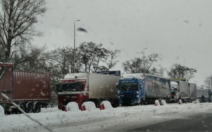 Вантажівкам обмежили в’їзд у Київ. Фото: Українські Новини
